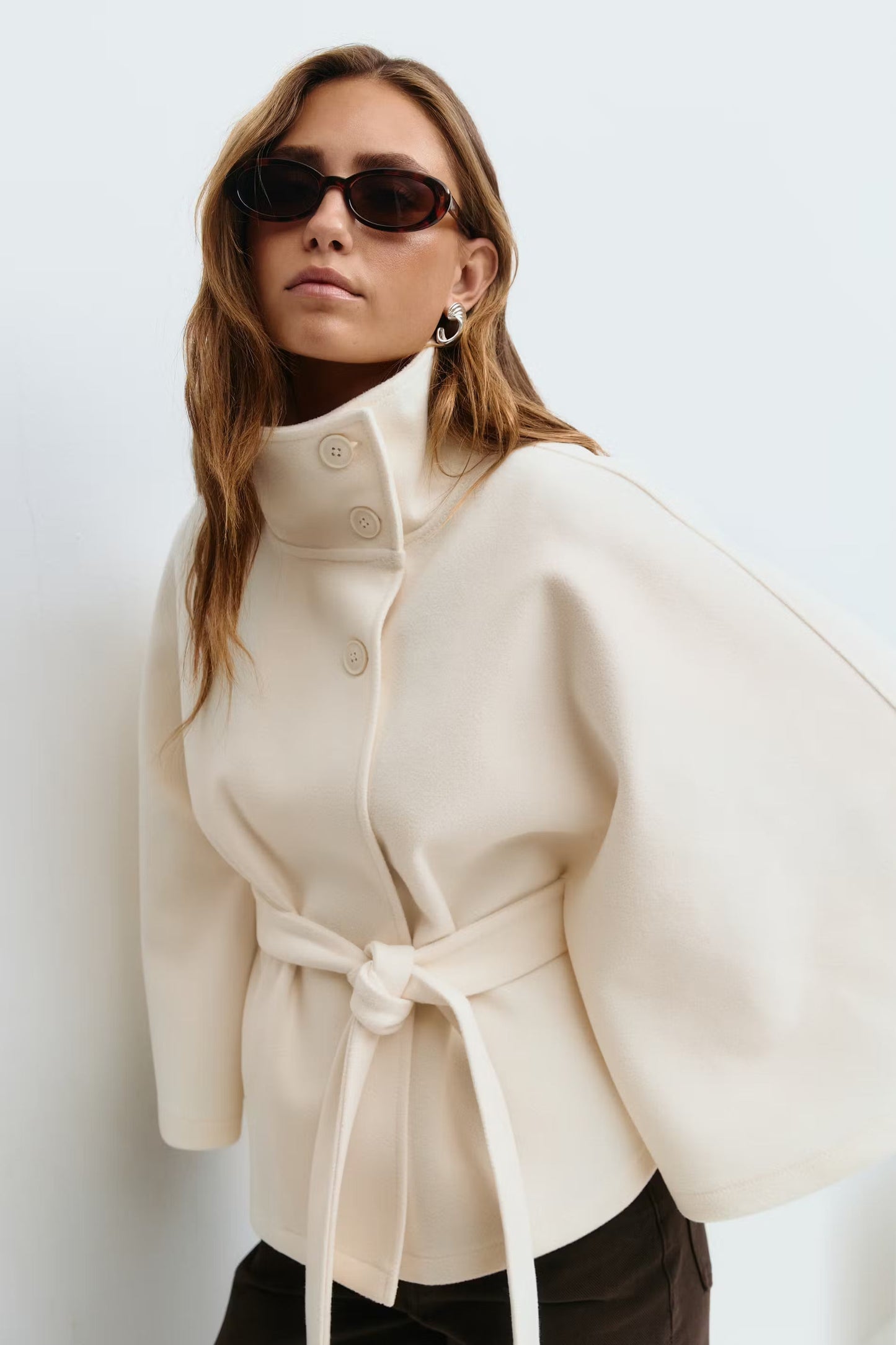 LeRoxy | Dames Capejas | Hoge Kraag, Ceintuur & Elegante Cape-mouwen
