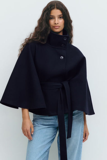 LeRoxy | Dames Capejas | Hoge Kraag, Ceintuur & Elegante Cape-mouwen
