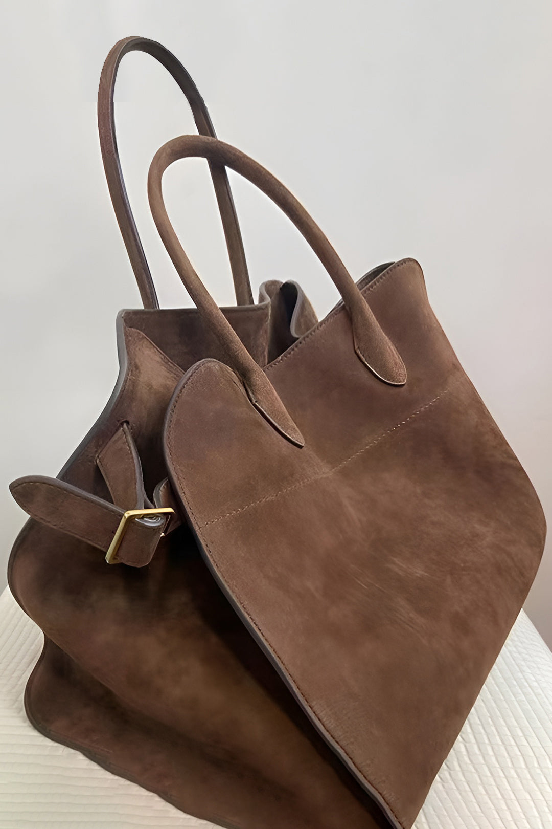 LeRoxy | Luxe Zwarte Suède Handtas voor Dames | Elegante Shopper met Goudkleurige Gesp