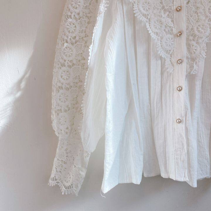 LeRoxy | Elegante Kant Geborduurde Tuniek met Bloemblaadjes Mouwen | Stijlvolle Mode voor Elke Gelegenheid