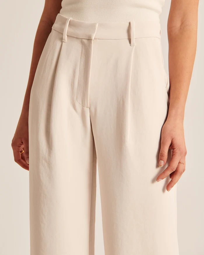 LeRoxy - Getailleerde broek met wijde pijpen in beige