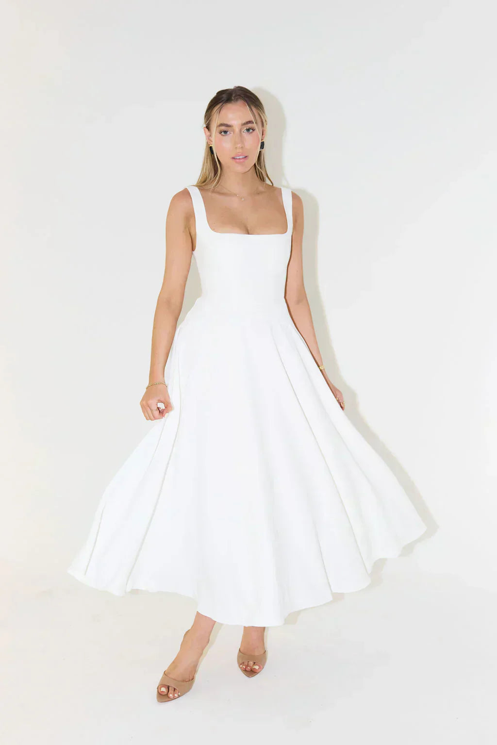 LeRoxy | Stijlvolle Dames Midi-Jurk met Vierkante Hals | Elegant en Tijdloos