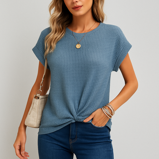 LeRoxy | Zachte Wafelgebreide Batwing Top in Lichtblauw met Gedraaide Zoom